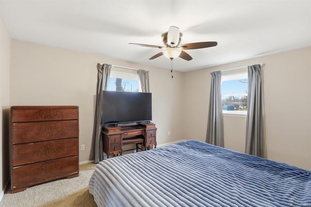 940 Hollyhill Drive, Fort Wayne, IN 46819