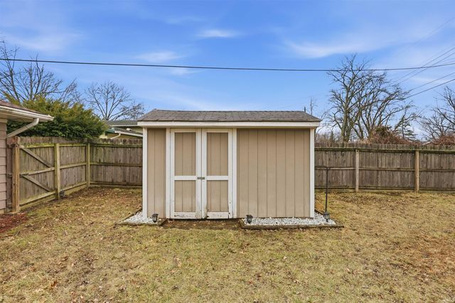 940 Hollyhill Drive, Fort Wayne, IN 46819