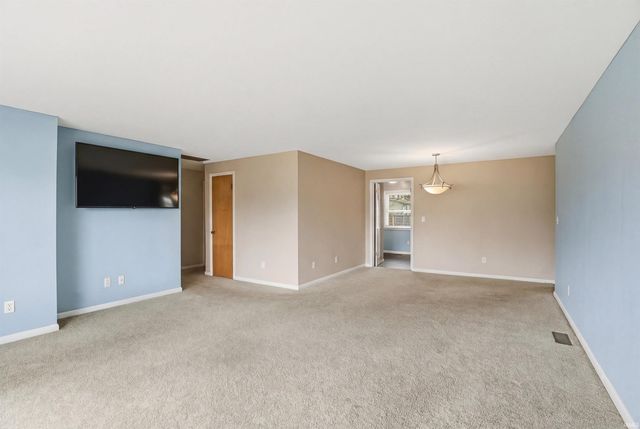 940 Hollyhill Drive, Fort Wayne, IN 46819