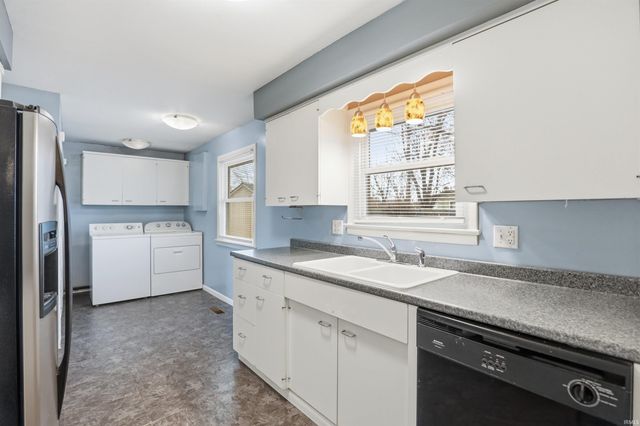 940 Hollyhill Drive, Fort Wayne, IN 46819