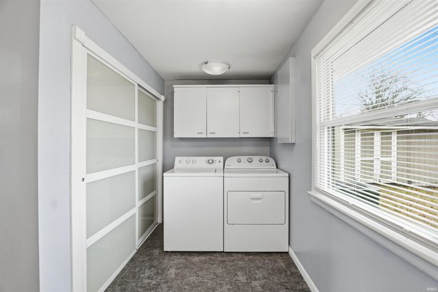 940 Hollyhill Drive, Fort Wayne, IN 46819