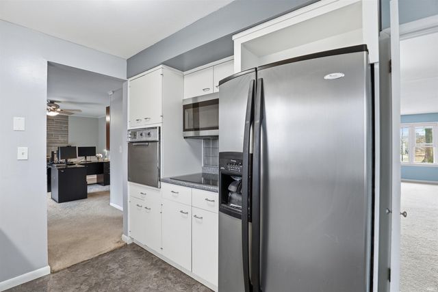 940 Hollyhill Drive, Fort Wayne, IN 46819