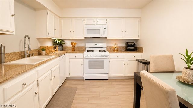 2140 Petersham Court B, Las Vegas, NV 89108