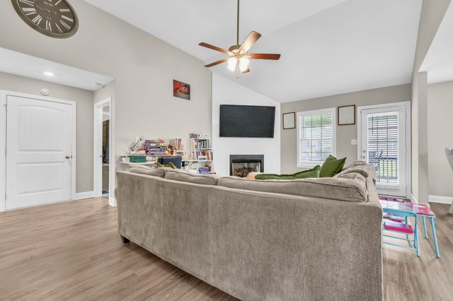 314 Lugano Ln, Clarksville, TN 37040