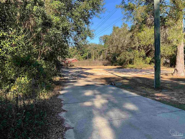 5676 Mulat Rd, Milton, FL 32583