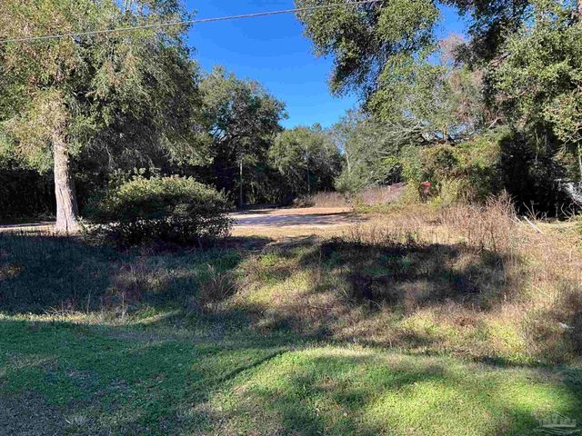 5676 Mulat Rd, Milton, FL 32583