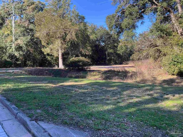 5676 Mulat Rd, Milton, FL 32583