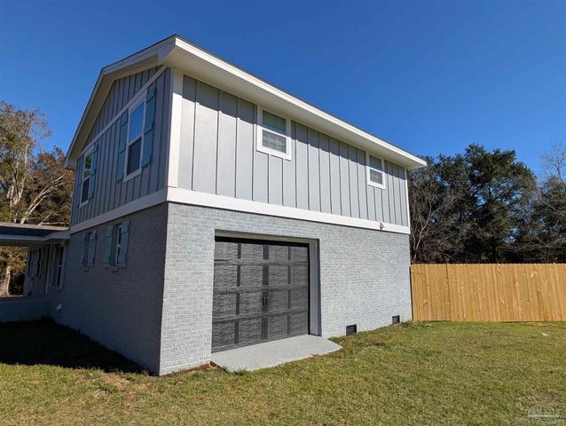 222 Santa Rosa Dr, Cantonment, FL 32533