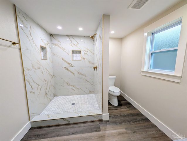 222 Santa Rosa Dr, Cantonment, FL 32533