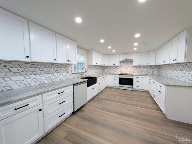 222 Santa Rosa Dr, Cantonment, FL 32533