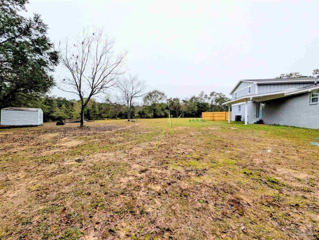 222 Santa Rosa Dr, Cantonment, FL 32533