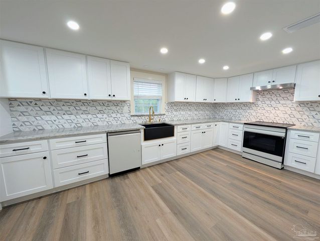 222 Santa Rosa Dr, Cantonment, FL 32533