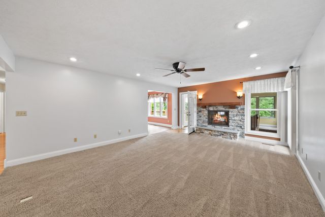 222 Amherst Ln, Crossville, TN 38558