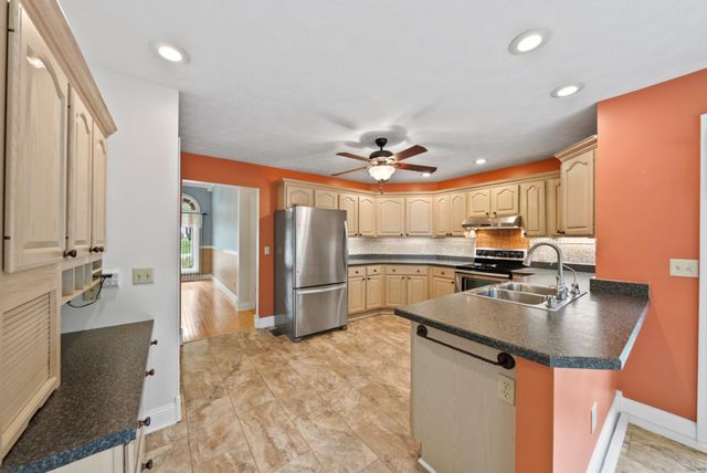 222 Amherst Ln, Crossville, TN 38558