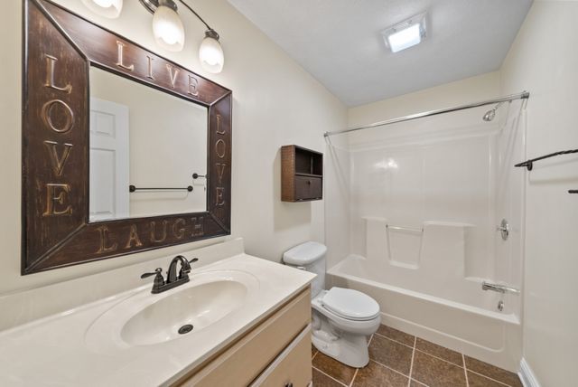 222 Amherst Ln, Crossville, TN 38558