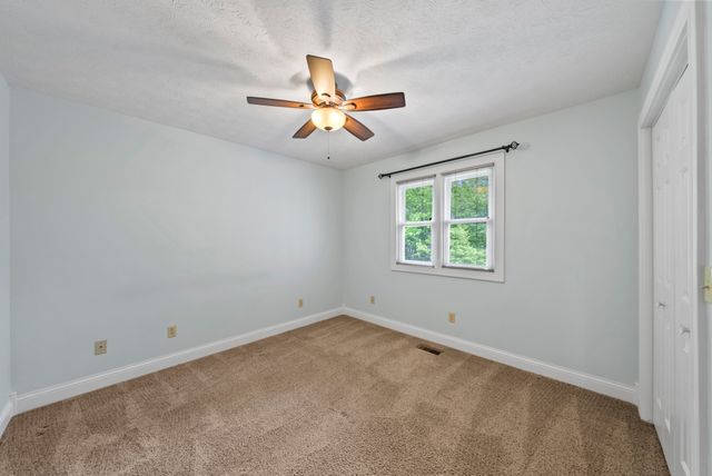 222 Amherst Ln, Crossville, TN 38558