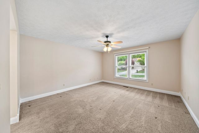 222 Amherst Ln, Crossville, TN 38558