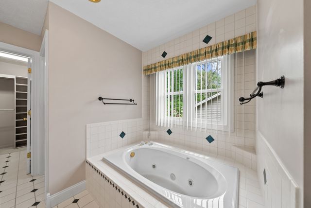 222 Amherst Ln, Crossville, TN 38558
