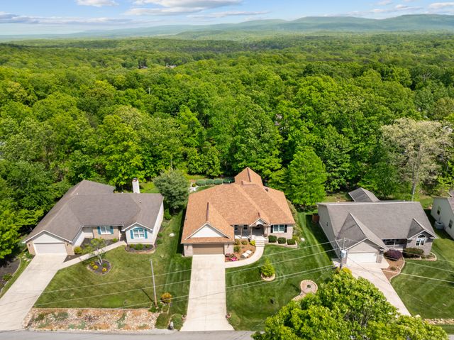 222 Amherst Ln, Crossville, TN 38558