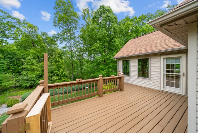 222 Amherst Ln, Crossville, TN 38558