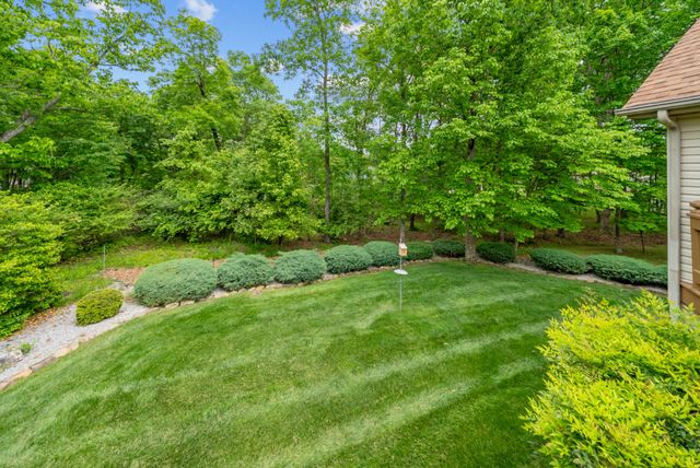 222 Amherst Ln, Crossville, TN 38558