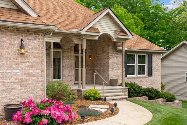 222 Amherst Ln, Crossville, TN 38558