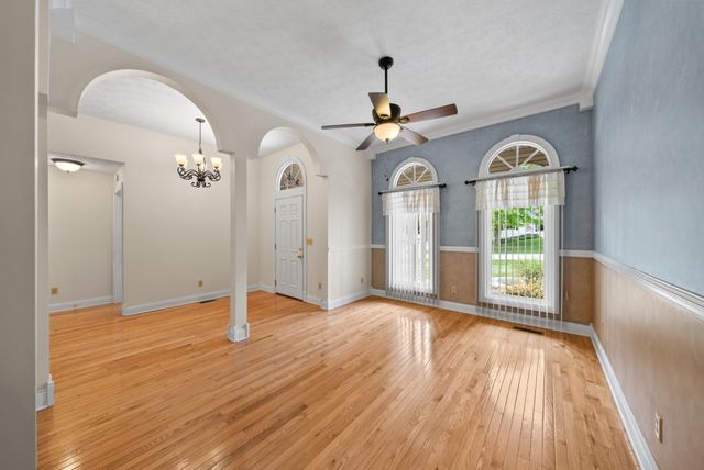 222 Amherst Ln, Crossville, TN 38558