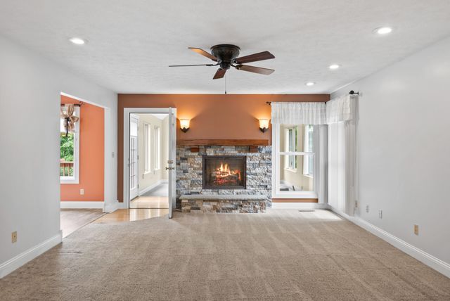 222 Amherst Ln, Crossville, TN 38558