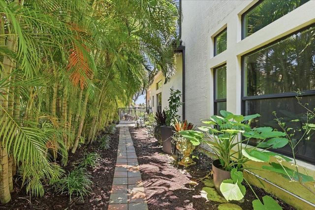 9769 Bozzano Drive, Delray Beach, FL 33446