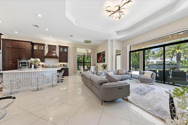 9769 Bozzano Drive, Delray Beach, FL 33446