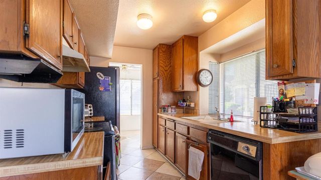 7483 Tooma St B, San Diego, CA 92139