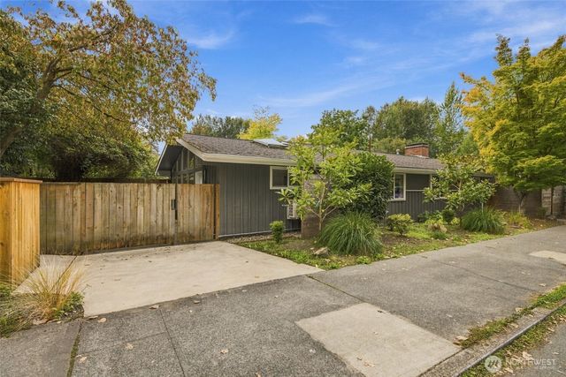 3860 NE 41st Street, Seattle, WA 98105