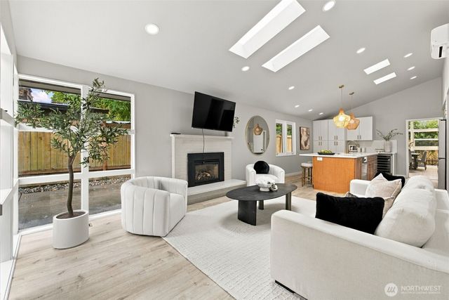 3860 NE 41st Street, Seattle, WA 98105