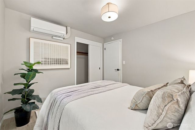 3860 NE 41st Street, Seattle, WA 98105