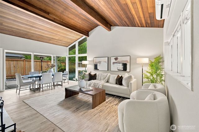 3860 NE 41st Street, Seattle, WA 98105
