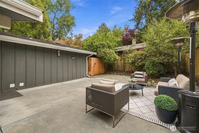3860 NE 41st Street, Seattle, WA 98105