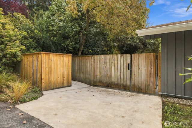 3860 NE 41st Street, Seattle, WA 98105
