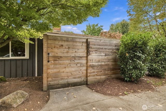 3860 NE 41st Street, Seattle, WA 98105