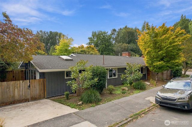 3860 NE 41st Street, Seattle, WA 98105