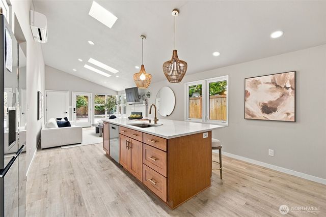 3860 NE 41st Street, Seattle, WA 98105
