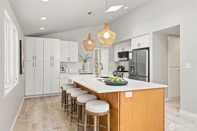 3860 NE 41st Street, Seattle, WA 98105