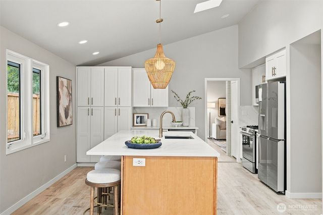 3860 NE 41st Street, Seattle, WA 98105