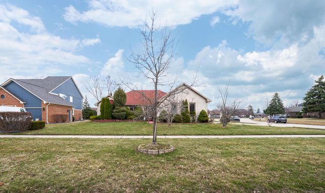 47310 Beacon Square Drive, Macomb, MI 48044