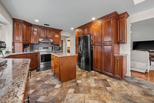 47310 Beacon Square Drive, Macomb, MI 48044