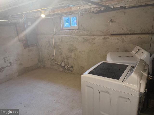 917 S 8TH ST, Camden, NJ 08103