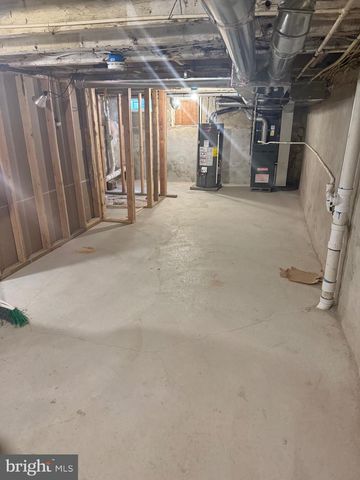 917 S 8TH ST, Camden, NJ 08103