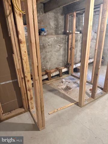 917 S 8TH ST, Camden, NJ 08103