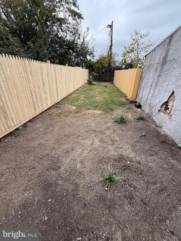 917 S 8TH ST, Camden, NJ 08103