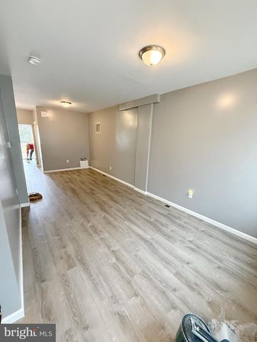 917 S 8TH ST, Camden, NJ 08103