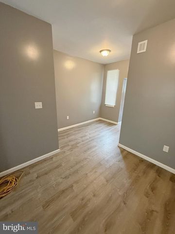 917 S 8TH ST, Camden, NJ 08103